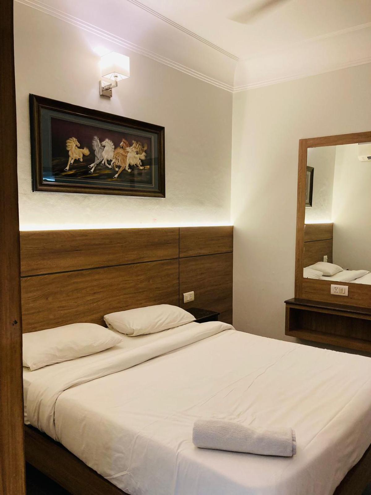 Hotel Aman Palace New Delhi Eksteriør billede