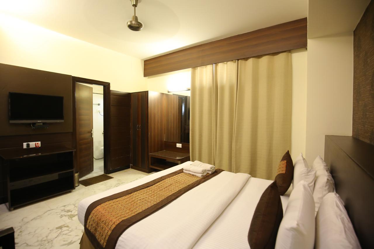 Hotel Aman Palace New Delhi Eksteriør billede